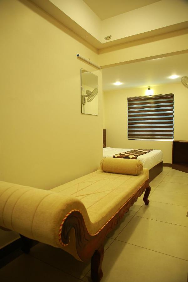 Kalathil Tourist Home Kunnamkulam Екстериор снимка