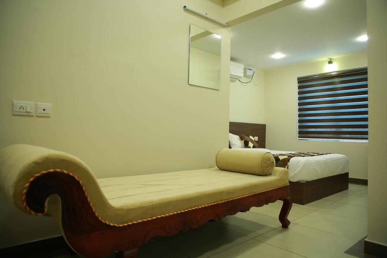 Kalathil Tourist Home Kunnamkulam Екстериор снимка