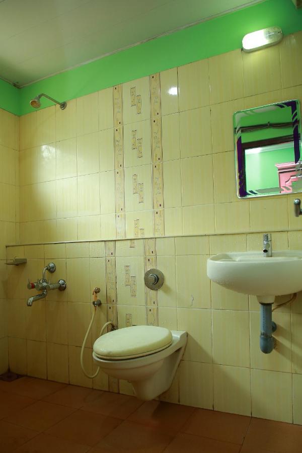 Kalathil Tourist Home Kunnamkulam Екстериор снимка