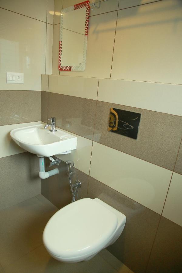 Kalathil Tourist Home Kunnamkulam Екстериор снимка