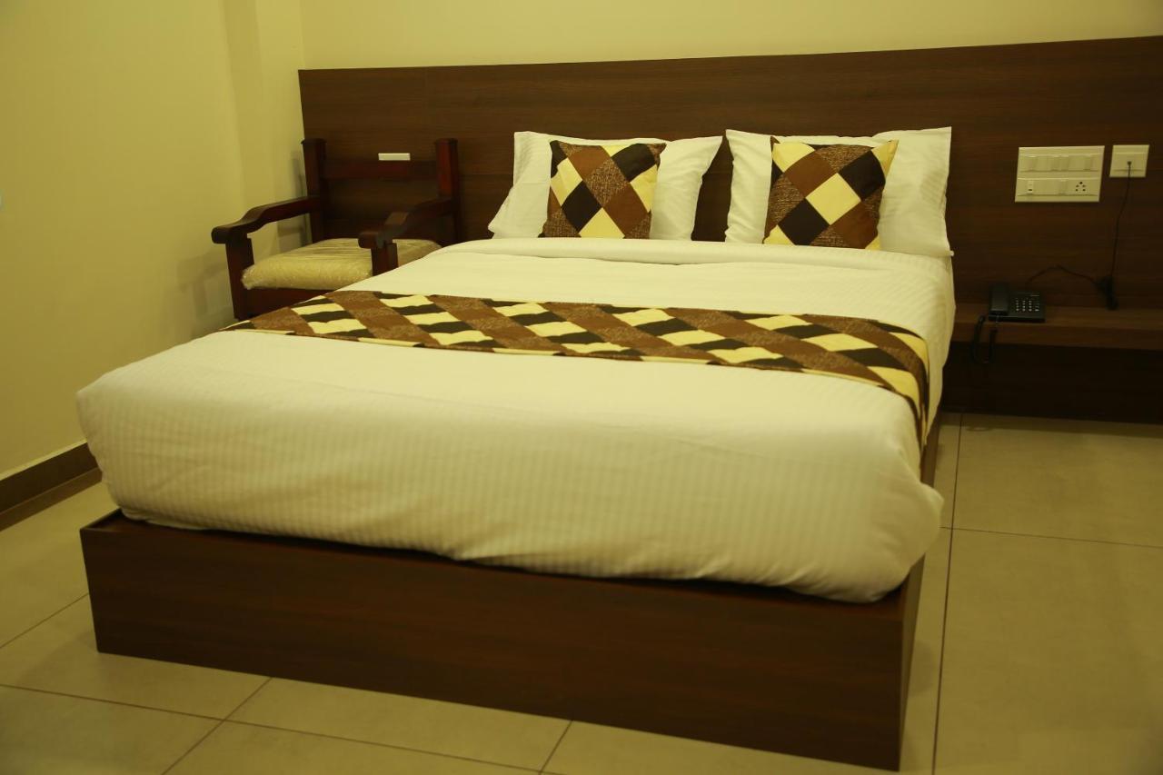 Kalathil Tourist Home Kunnamkulam Екстериор снимка