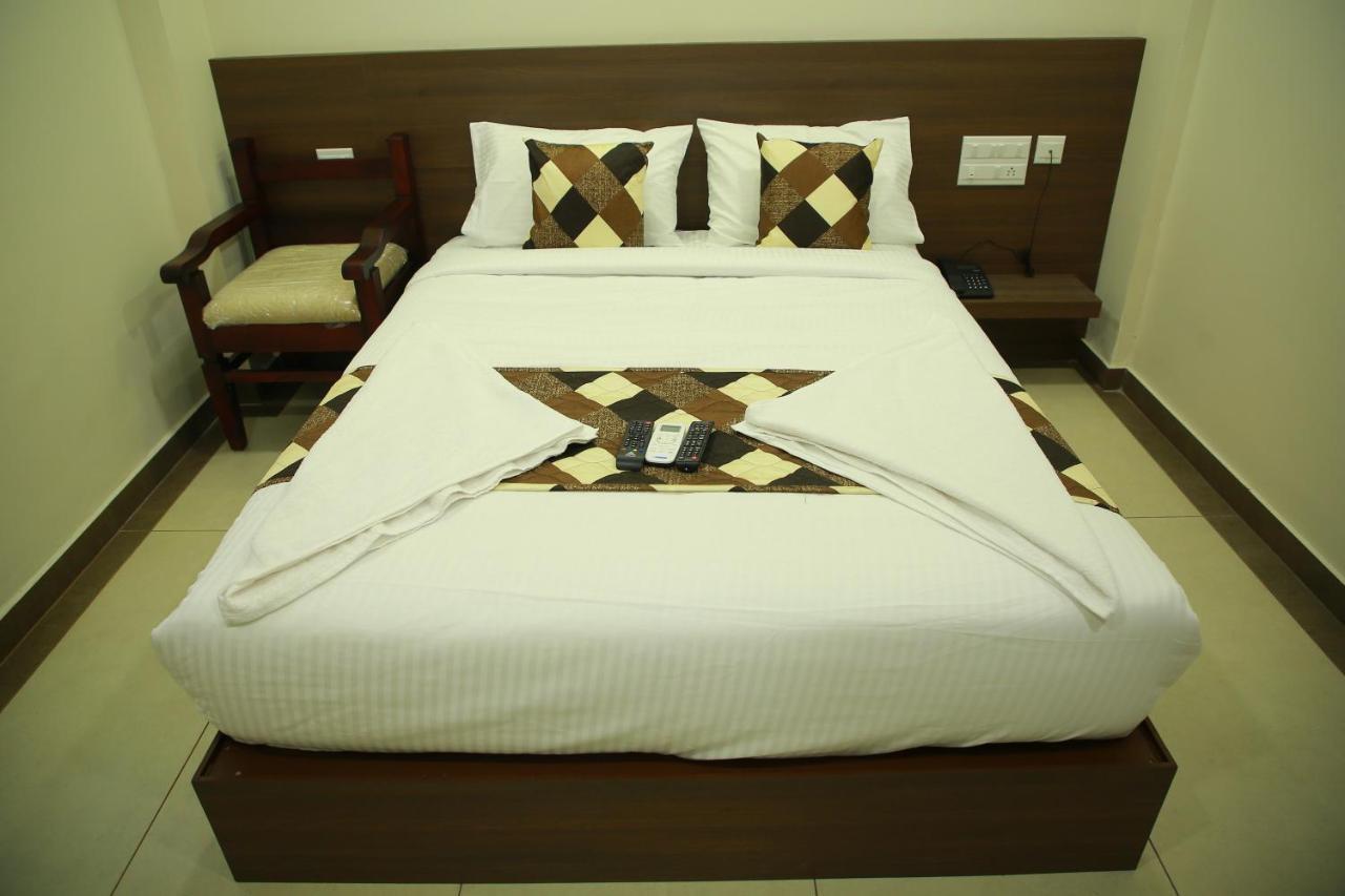 Kalathil Tourist Home Kunnamkulam Екстериор снимка